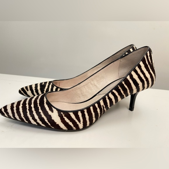 Michael Kors Zebra Print Pointy Toe Size 7 Pony Hair Exterior.Color: Black/White - Picture 5 of 6